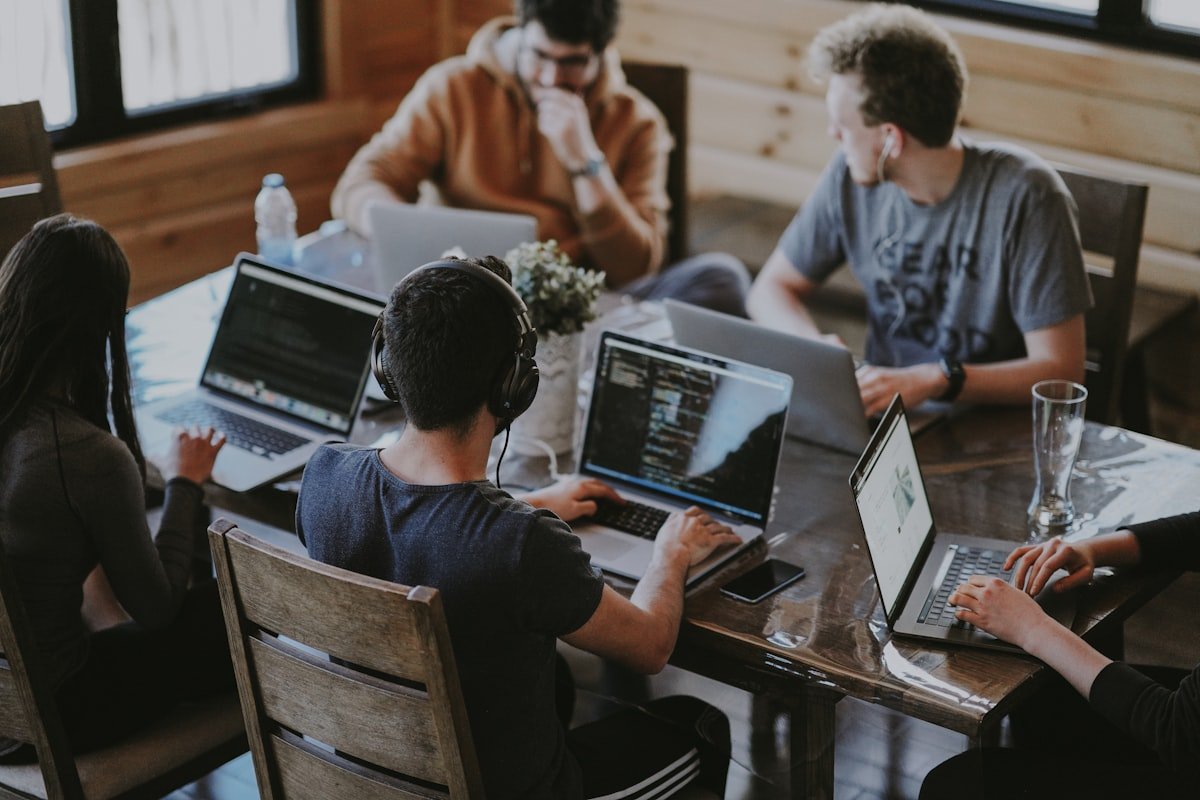 How to Hire and Vet a Web Development Agency: Technical Checklist & Red Flags
