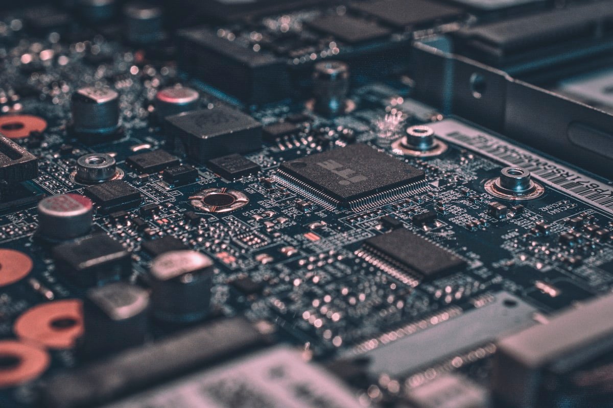 Real-Time Web Applications: WebSockets vs Server-Sent Events (SSE) at Scale